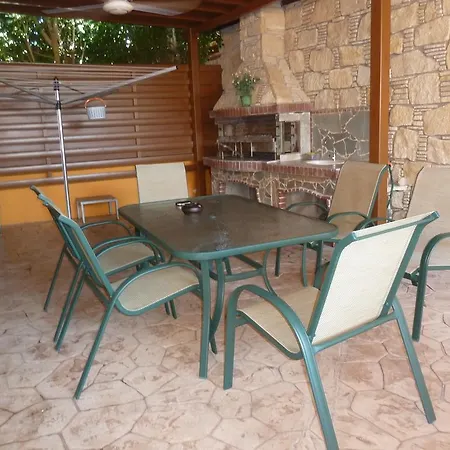 Papantonia Complex 17 * Πρωταράς